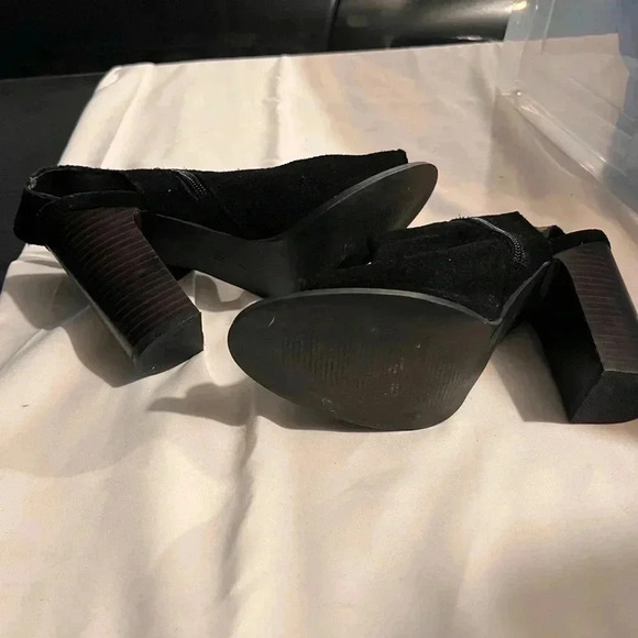 💗 Urban Outfitters Suede Heels - Size 7 - Picture 3 of 5